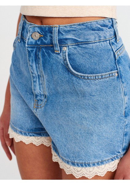 71801 Paçası Dantel Detaylı Denim Şort-Mavi