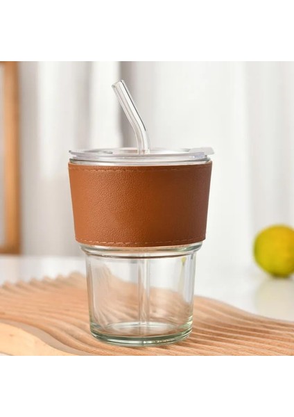 Toptan Deri Şeritli Pipetli, Kapaklı, Cam Kahve Sunum Bardağı Kapaklı Taşınabilir Bardak Kupa 450ML 1 Adet (Kahverengi)
