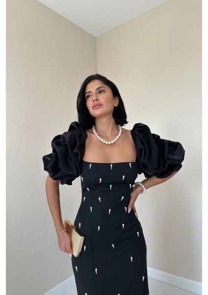 Butik Siyah Işlemeli Kolu Garnili Elbise