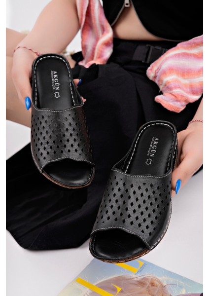 Kadın Hakiki Deri Siyah Yumuşak Taban Terlik