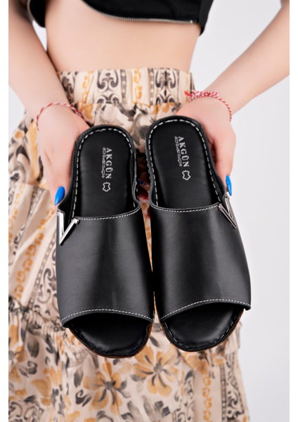 Kadın Hakiki Deri Siyah Yumuşak Taban Terlik