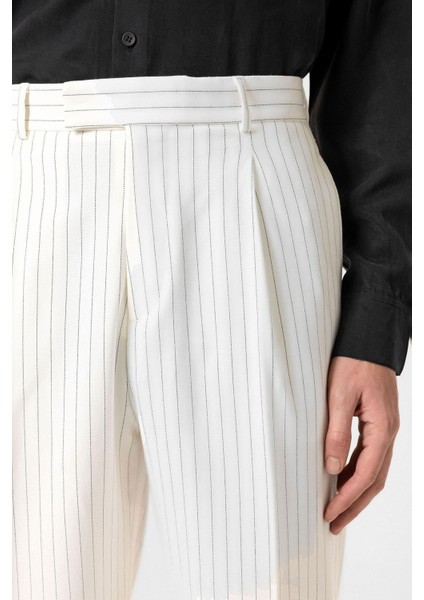 Beyaz Çizgili Relaxed Fit Erkek Pantolon fırsatları