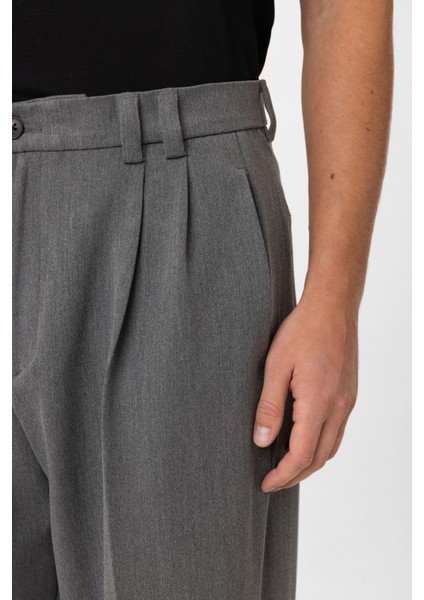 Gri Yüksel Bel Relax Fit Pileli Erkek Pantolon fırsatları