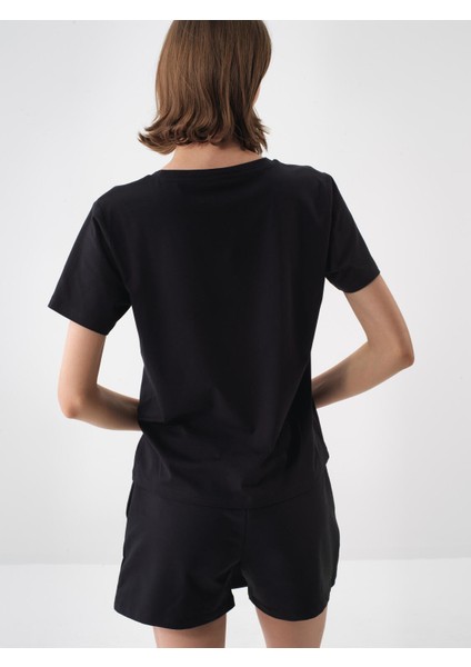 Kadın Siyah Regular Fit Pamuklu Basic Tişört fırsatları