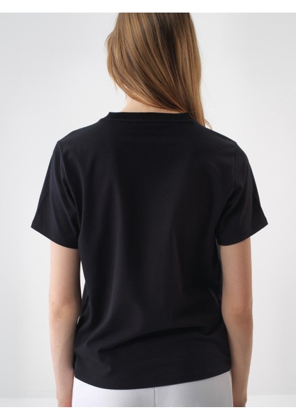Kadın Siyah Regular Fit Pamuklu Basic Tişört fırsatları