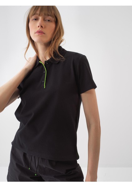 Kadın Siyah Regular Fit Pamuklu Polo Yaka Tişört
