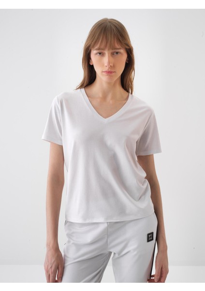 Kadın Beyaz Regular Fit Pamuklu Basic Tişört
