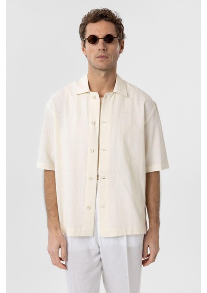 Ekru Dokulu Jakarlı Pamuklu Erkek Kısa Kol Gömlek
