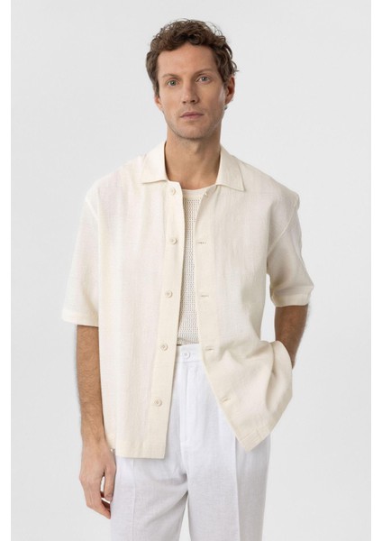 Ekru Dokulu Jakarlı Pamuklu Erkek Kısa Kol Gömlek