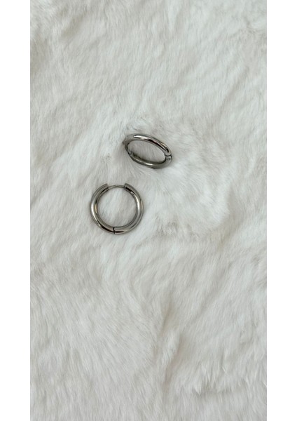 Paslanmaz Çelik Gümüş Renk Halka Küpe – Unisex, Minimalist ve Günlük Kullanıma Uygun