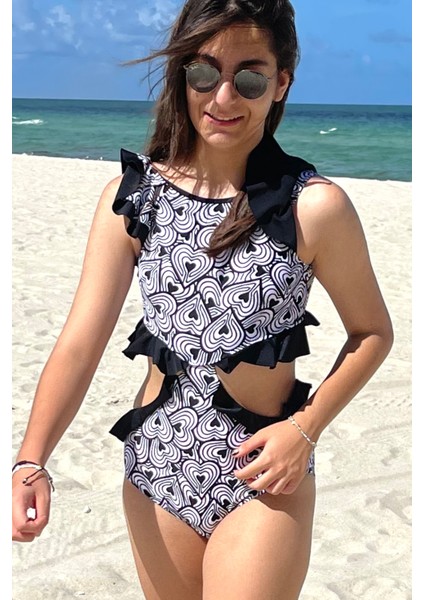 Siyah-Beyaz Kalp Desenli Cut-Out Fırfırlı Kız Çocuk Mayo By Nessi Byrd fiyatları