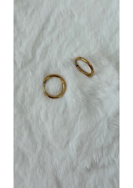 Altın Renk Paslanmaz Çelik Halka Küpe – Klasik, Minimalist & Günlük Kullanım
