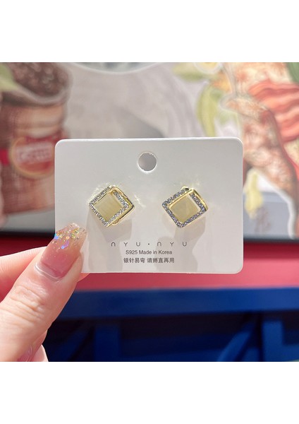 Gümüş Iğne Seti Kedi Gözü Küpeler, Üst Düzey, Modaya Uygun ve Çok Yönlü, Hafif Lüks Küpeler, Sade ve Zarif Zirkon Küpeler (Yurt Dışından)