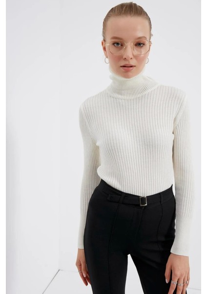Kadın Beyaz Balıkçı Yaka Triko Kazak