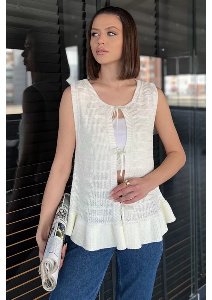 Kadın Ön Bağlamalı Fırfır Detaylı Triko Yelek