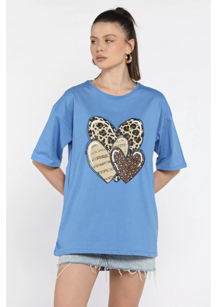 Ön Leopar Desen Kalp Baskılı Bisiklet Yaka Kadın Tişört P-00015470 fiyatları