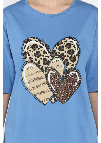 Ön Leopar Desen Kalp Baskılı Bisiklet Yaka Kadın Tişört P-00015470 fırsatları