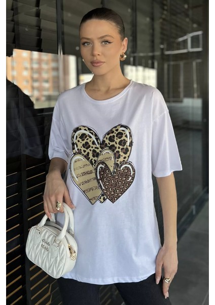 Ön Leopar Desen Kalp Baskılı Bisiklet Yaka Kadın Tişört