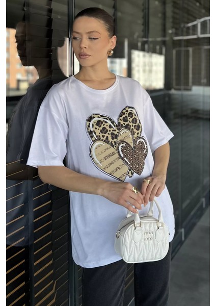 Ön Leopar Desen Kalp Baskılı Bisiklet Yaka Kadın Tişört fiyatları