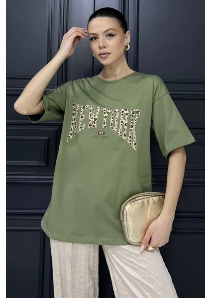 Ön Leopar Desenli Yazı Baskılı Kadın Bisiklet Yaka Tişört