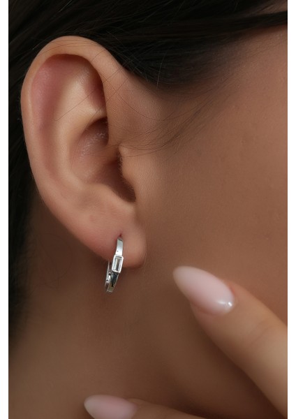 Kadın 925 Ayar Gümüş Baget Taşlı Küpe