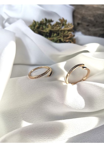 Kadın Gold Renk Şık ve Minimal Zirkon Taşlı Ayarlanabilir Yüzük fiyatları