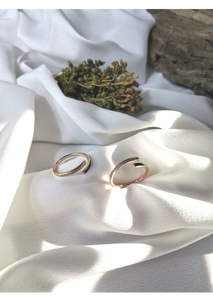 Kadın Gold Renk Şık ve Minimal Zirkon Taşlı Ayarlanabilir Yüzük modelleri
