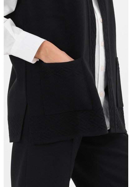 Kadın Siyah Cepli V Yaka Ekose Kabartma Desenli Triko Anne Yelek fırsatları