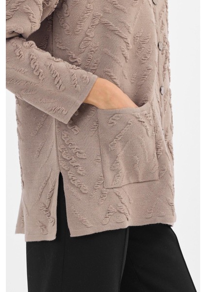 Kadın Kum Düğmeli ve Cepli Kabartma Desen Triko Hırka modelleri