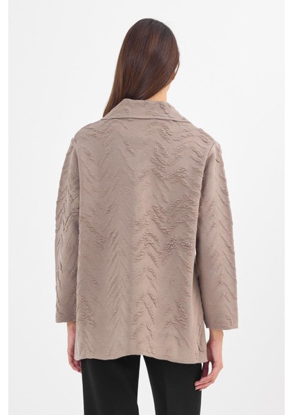 Kadın Kum Düğmeli ve Cepli Kabartma Desen Triko Hırka indirimleri