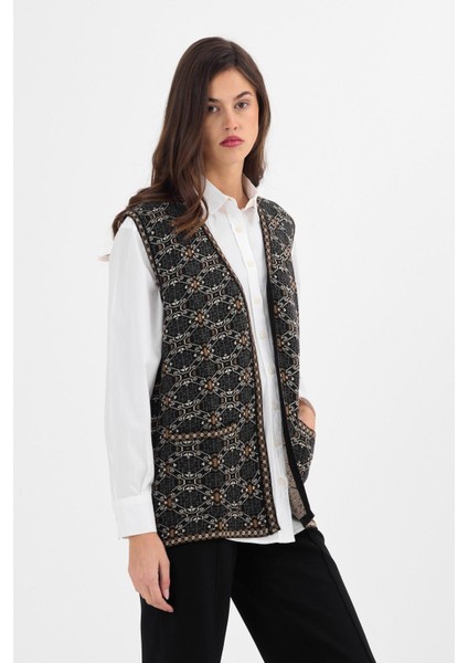 Kadın Siyah Monogram Desenli Cepli Triko Kilim Anne Yelek fiyatları