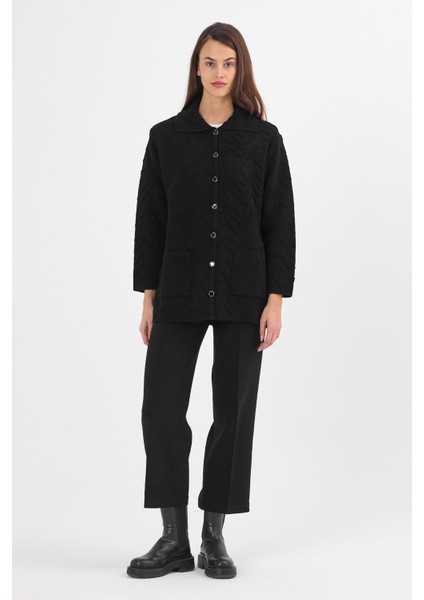 Kadın Siyah Düğmeli ve Cepli Kabartma Desen Triko Hırka