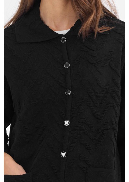 Kadın Siyah Düğmeli ve Cepli Kabartma Desen Triko Hırka modelleri