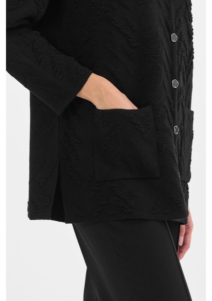Kadın Siyah Düğmeli ve Cepli Kabartma Desen Triko Hırka fırsatları