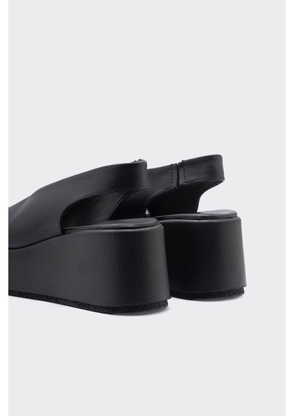 Yezzi Siyah Deri Dolgu Topuk Kadın Sandelet fırsatları