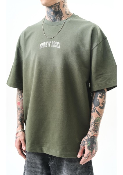 Erkek Guns Roses Baskılı Oversize T-Shirt Haki indirimleri