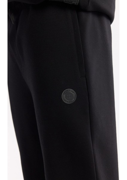 Erkek Siyah Beli Lastikli Bağcıklı Bi-Stretch Regular Fit Eşofman Altı A51Y3412 fırsatları