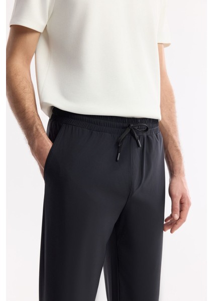 Erkek Siyah Beli Lastikli Bağcıklı Teknik Kumaş Regular Fit Eşofman Altı A51Y3413 fırsatları