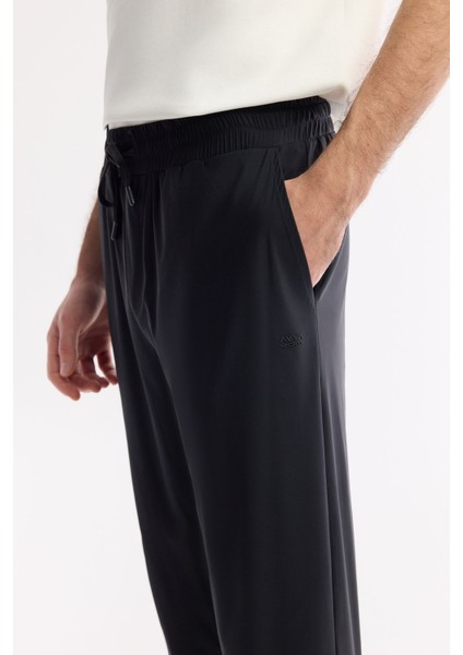 Erkek Siyah Beli Lastikli Bağcıklı Teknik Kumaş Regular Fit Eşofman Altı A51Y3413 indirimleri