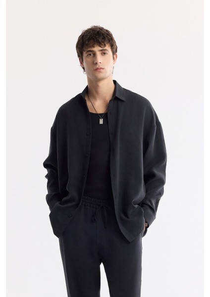 Erkek Siyah Oversize Fit Alttan Britli Yaka Modal Karışımlı Rahat Kesim Gömlek A51y2168