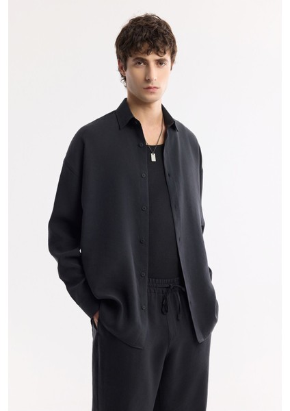 Erkek Siyah Oversize Fit Alttan Britli Yaka Modal Karışımlı Rahat Kesim Gömlek A51y2168 indirimleri