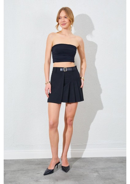 Kadın Siyah Kemerli Pileli Şort Etek