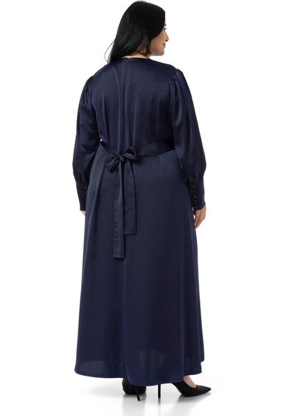 Büyük Beden Büzgülü Kollu Kuşak Detaylı Uzun Saten Lacivert Elbise modelleri