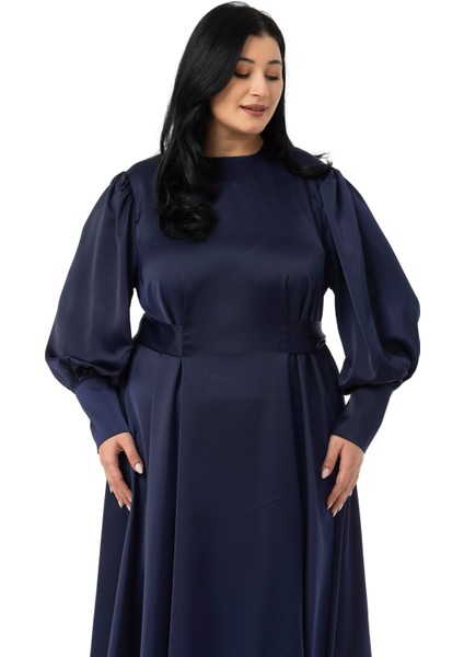 Büyük Beden Büzgülü Kollu Kuşak Detaylı Uzun Saten Lacivert Elbise fırsatları