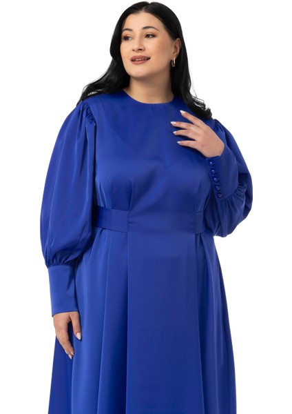 Büyük Beden Büzgülü Kollu Kuşak Detaylı Uzun Saten Saks Mavi Elbise fırsatları