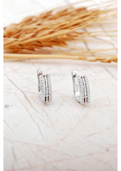 Taşlı Tasarım Rodyumlu Gümüş J Küpe 7343