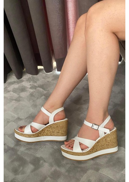 Kadın Demora Beyaz Çapraz Bant Dolgu Taban Ayakkabı fiyatları