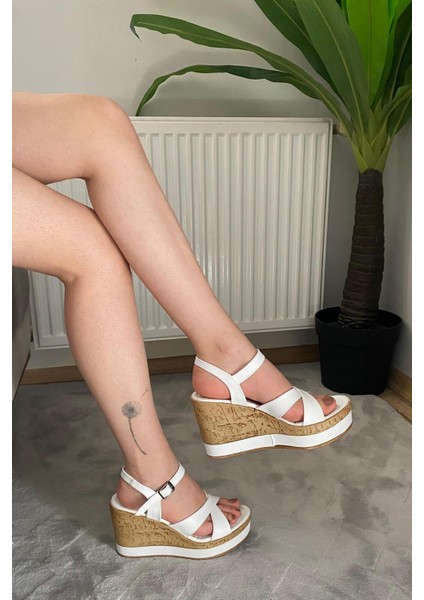 Kadın Demora Beyaz Çapraz Bant Dolgu Taban Ayakkabı modelleri