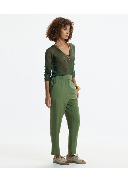 Düz Kesim Beli Lastikli Düğme Detaylı Pantolon
