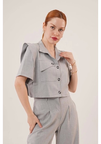 Cepli Düğmeli Bluz ve Diz Detaylı Pantolon Gri Ikili Takım